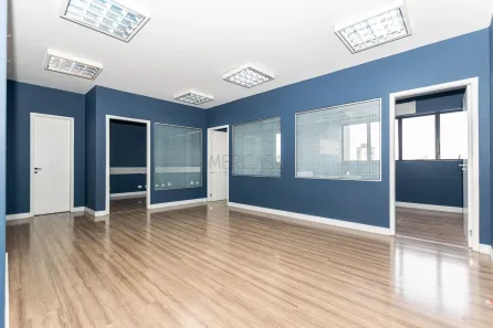 Sala Comercial com 8 Quartos para alugar, 228m² no Centro, Curitiba