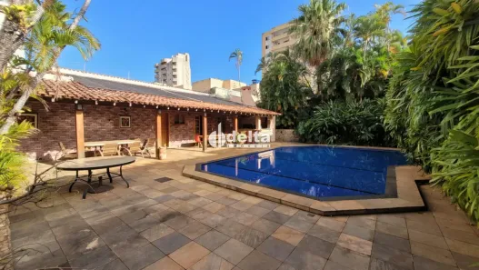 Casa com 4 Quartos para alugar, 673m² no Tabajaras, Uberlândia