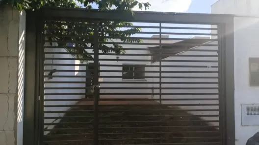 Casa com 2 Quartos para alugar, 50m² no Jardim São Conrado, Campo Grande