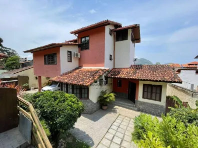 Casa com 4 Quartos à venda, 300m² no Badu, Niterói