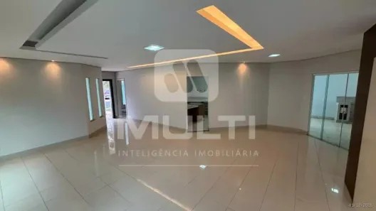 Casa de Condomínio com 3 Quartos para alugar, 199m² no Aclimação, Uberlândia