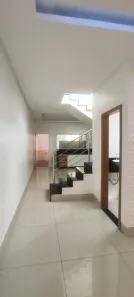 Sobrado com 4 Quartos para alugar, 190m² no Vila Santa Helena, Goiânia