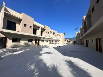 Casa de Condomínio com 2 Quartos à venda, 64m² no Jardim Brasil, Caraguatatuba