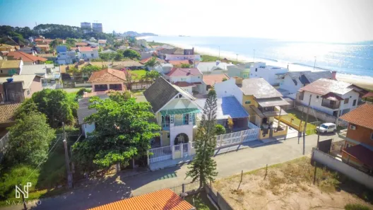 Sobrado com 4 Quartos à venda, 246m² no Itacolomi, Balneário Piçarras
