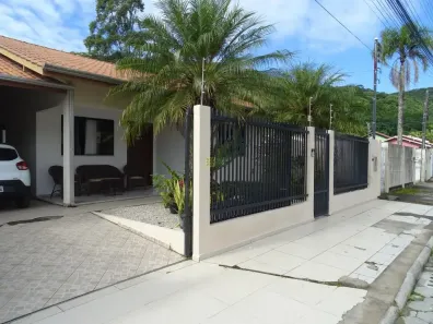 Casa com 2 Quartos para alugar, 80m² no Centro, Porto Belo