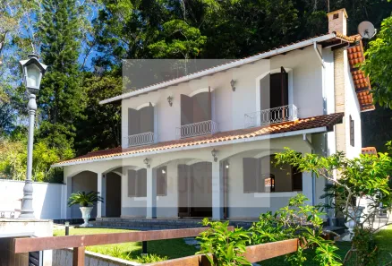Casa de Condomínio com 5 Quartos para venda ou aluguel, 300m² no Carlos Guinle, Teresópolis