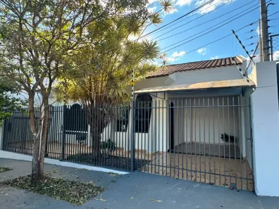 Casa com 5 Quartos para alugar, 240m² no Conjunto Habitacional Karina, Maringá