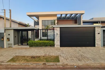 Casa com 3 Quartos à venda, 238m² no Bandeirantes, Lucas do Rio Verde