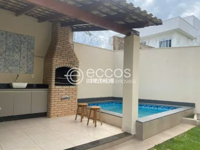 Casa com 3 Quartos para alugar, 300m² no Jardim Inconfidência, Uberlândia