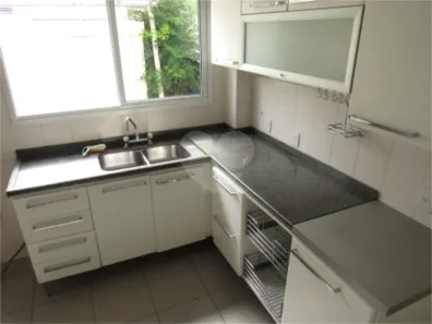 Casa de Condomínio com 4 Quartos para alugar, 170m² no Jardim Leonor Mendes de Barros, São Paulo