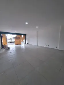 Ponto Comercial para alugar, 140m² no Cavaleiros, Macaé