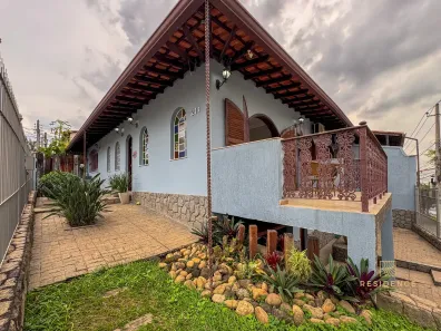Casa com 3 Quartos à venda, 234m² no Jardim Amália, Volta Redonda