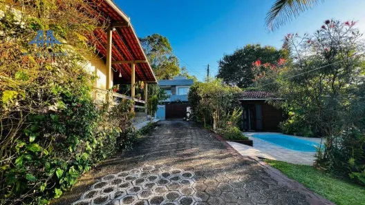 Casa com 4 Quartos à venda, 221m² no Sambaqui, Florianópolis