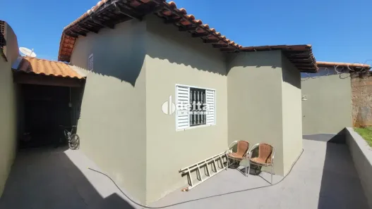 Casa com 3 Quartos para alugar, 118m² no Laranjeiras, Uberlândia