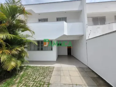 Sobrado com 3 Quartos para alugar, 125m² no Ahú, Curitiba