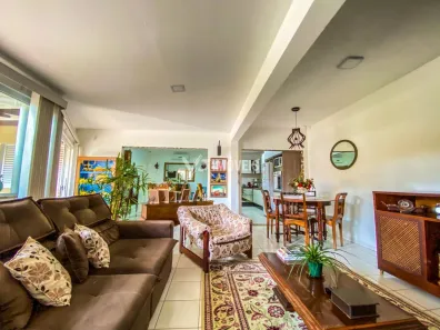 Casa com 3 Quartos à venda, 360m² no Balneário Caravela I, Matinhos