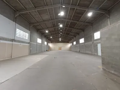 Galpão/Depósito/Armazém com 2 Quartos para venda ou aluguel, 884m² no Parque São Vicente, São Vicente