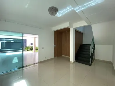 Casa com 3 Quartos à venda, 250m² no Jardim Patrícia, Uberlândia