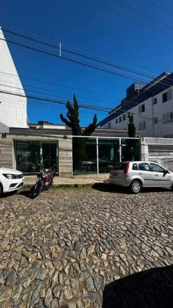 Casa com 4 quartos — Calafate, Belo Horizonte