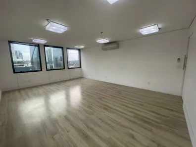 Sala Comercial à venda, 130m² no Vila Olímpia, São Paulo