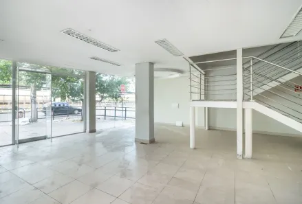 Ponto Comercial para alugar, 434m² no Passo da Areia, Porto Alegre