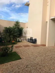 Casa com 3 Quartos à venda, 266m² no Segismundo Pereira, Uberlândia
