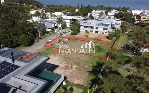 Lote/Terreno à venda, 762m² no Cacupé, Florianópolis