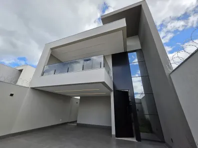 Casa com 4 Quartos à venda, 220m² no Ibituruna, Montes Claros