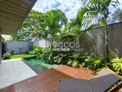 Casa com 2 Quartos para alugar, 200m² no Cidade Jardim, Uberlândia