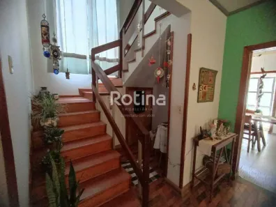 Casa com 5 Quartos à venda, 319m² no Santa Mônica, Uberlândia