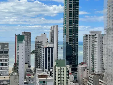 Apartamento com 3 Quartos para alugar, 135m² no Centro, Balneário Camboriú