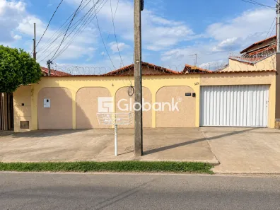 Casa com 4 Quartos para alugar, 130m² no Morada do Parque, Montes Claros