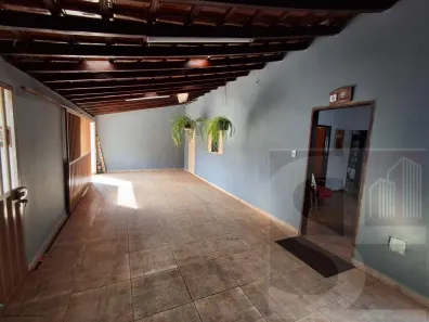 Casa com 3 Quartos à venda, 170m² no Jardim Patrícia, Uberlândia