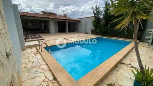 Casa com 3 Quartos à venda, 237m² no Presidente Roosevelt, Uberlândia