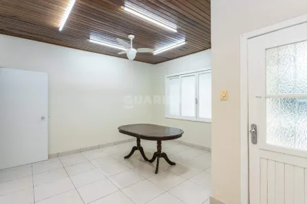 Casa com 3 Quartos para alugar, 154m² no Navegantes, Porto Alegre