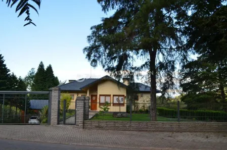 Casa com 4 Quartos à venda, 270m² no Várzea Grande, Gramado