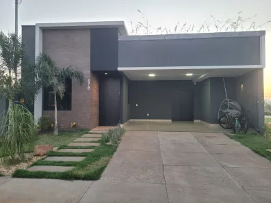 Casa de Condomínio com 3 Quartos à venda, 185m² no Jardins Capri, Senador Canedo