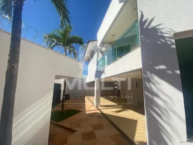 Casa com 4 Quartos à venda, 366m² no Jardim Karaíba, Uberlândia