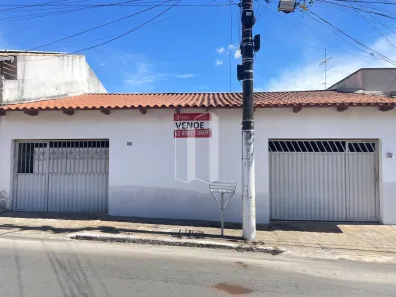 Casa com 4 Quartos à venda, 200m² no Conjunto Residencial Aruanã I, Goiânia