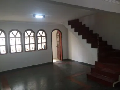 Sobrado com 3 Quartos para alugar, 200m² no Campestre, Santo André