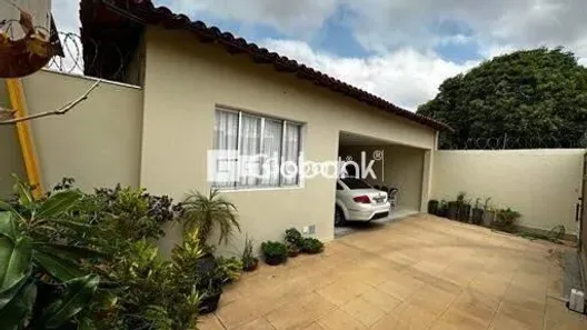 Casa com 5 Quartos à venda, 280m² no Jardim São Luiz, Montes Claros