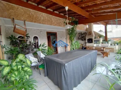 Sobrado com 6 Quartos à venda, 250m² no Jardim Tupan, Barueri