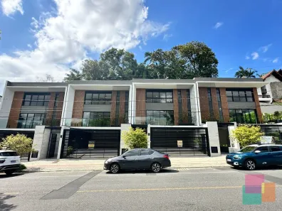 Casa com 3 Quartos à venda, 285m² no América, Joinville