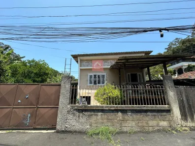 Casa com 3 Quartos à venda, 95m² no Carangola, Petrópolis