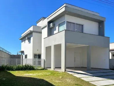 Casa com 3 Quartos para alugar, 203m² no Campeche, Florianópolis