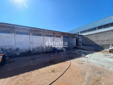 Ponto Comercial para alugar, 1600m² no Marta Helena, Uberlândia