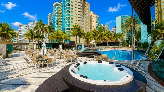 Apartamento com 4 Quartos à venda, 330m² no Meia Praia, Itapema