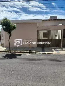 Casa com 2 Quartos para alugar, 60m² no Planalto, Uberlândia