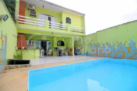 Casa com 4 Quartos à venda, 250m² no Centro, Peruíbe
