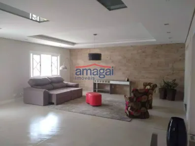 Sobrado com 5 Quartos à venda, 300m² no Jardim Santa Maria, Jacareí